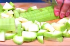 Приготовление супа-пюре из кабачков с плавленным сыром: шаг 7