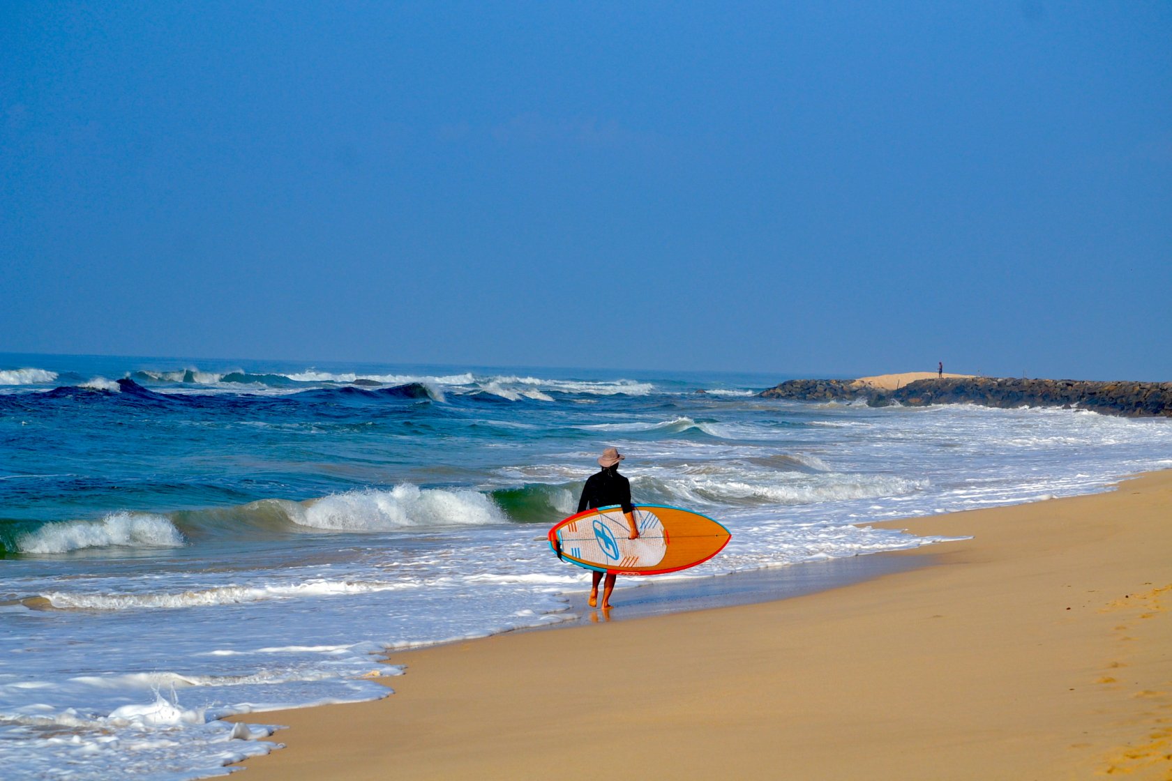 Surf шри ланка. Шри Ланка серф. Серфинг Шри Ланка Ваддува. Серфинг Хиккадува споты. Пляж Унаватуна серфинг.