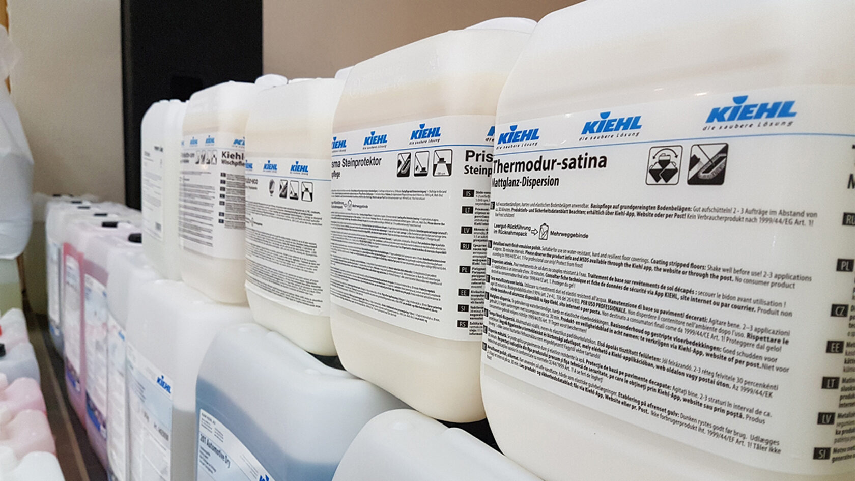 моющие и дезинфицирующие средства. моющих и дезинфекционных средств. профессиональных моющих средств. эколаб профессиональная химия. моющие средства для гостиниц.