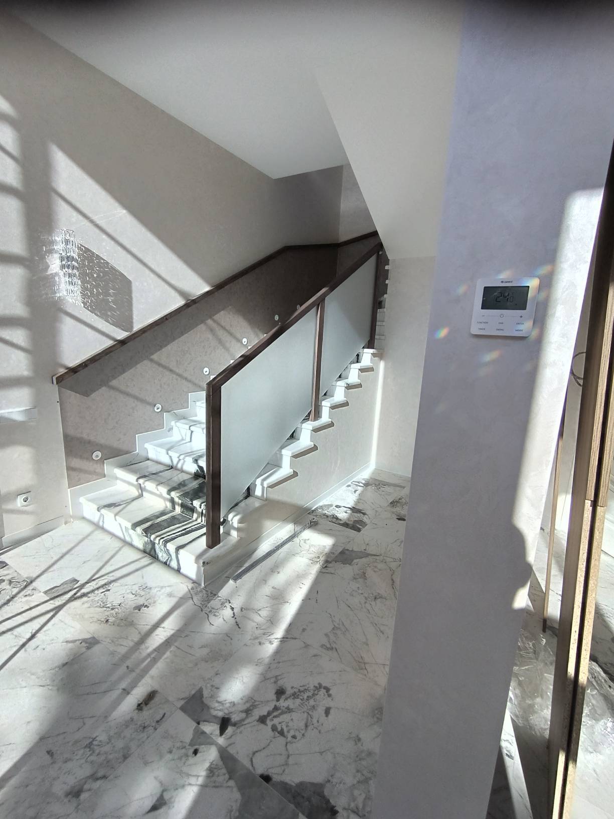 стеклянные перегородки, зонирование помещения, изделия из стекла, раздвижные перегородки, межкомнатные перегородки, душевые кабины, стеклянные ограждения