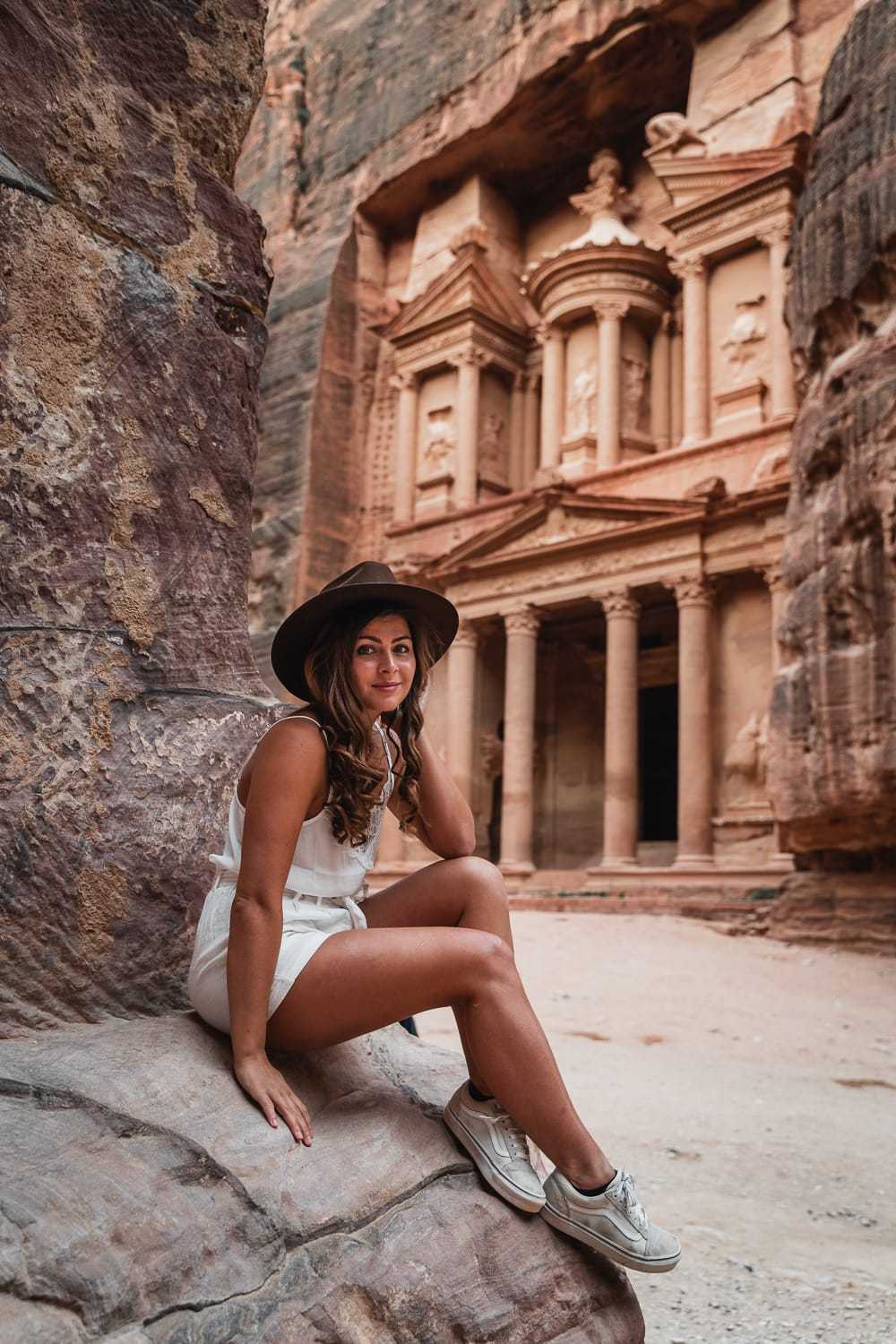 Ең жас қыздардың тамаша порносы Презерватив киіп, жыныстық қатынасқа түскен бейне