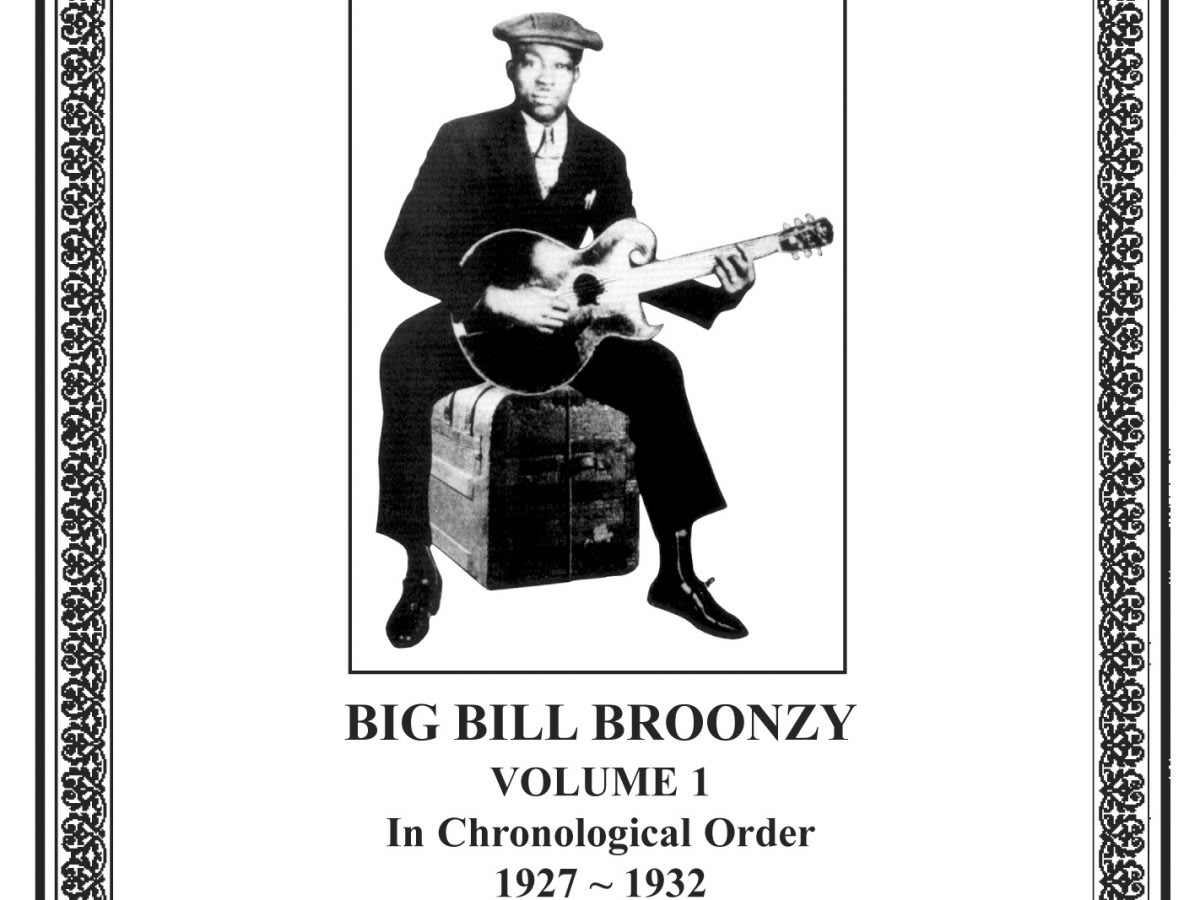 Обложка антологии «Big Bill Broonzy, Volume 1, 1927–1932» — музыкант с гитарой сидит на сундуке