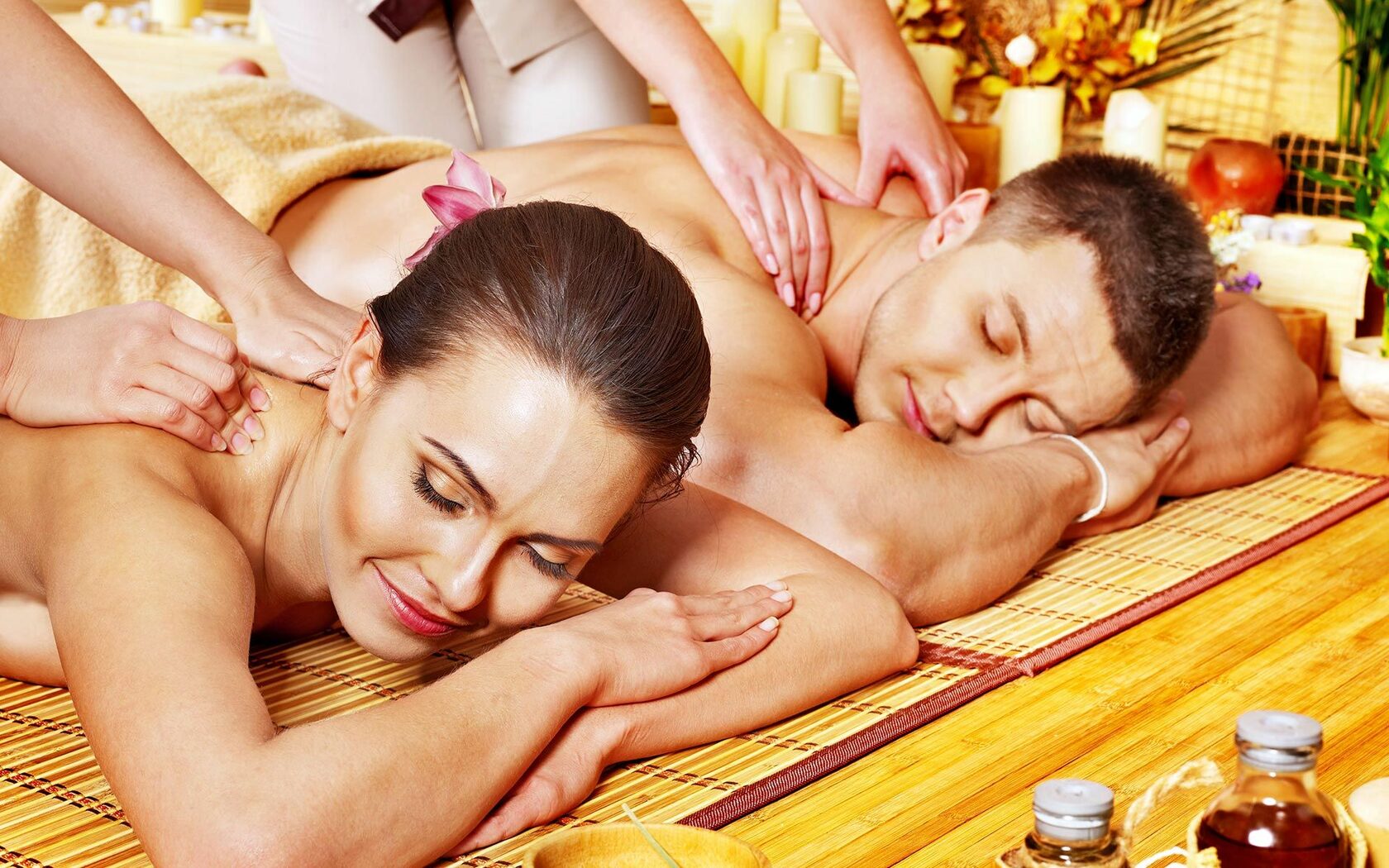 Couple massage. Спа для двоих. Массаж для двоих. Тайский массаж. Тайский массаж для мужчин.