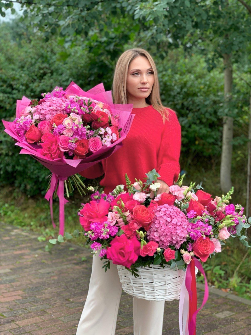 Премиальный букет Kira Flowers в розовой упаковке