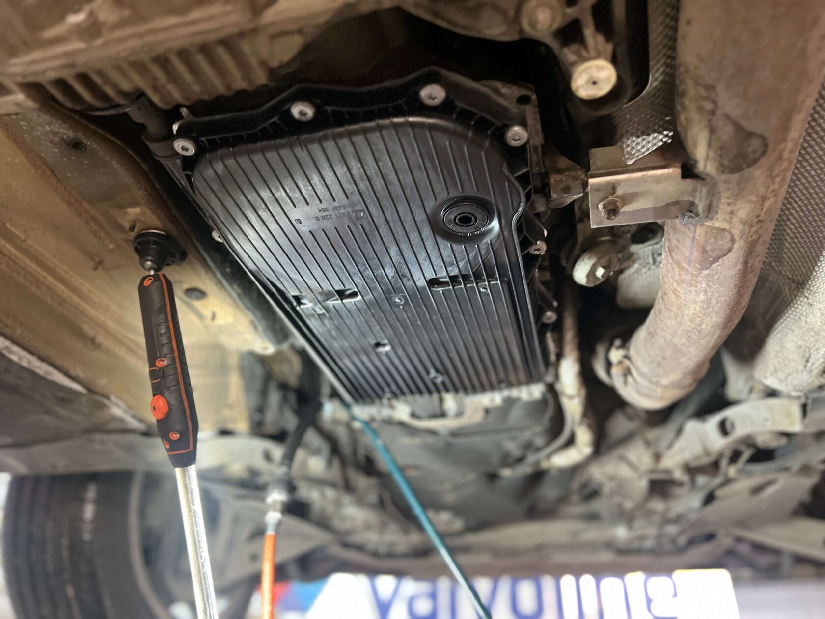 Установка нового фильтра-поддона ZF