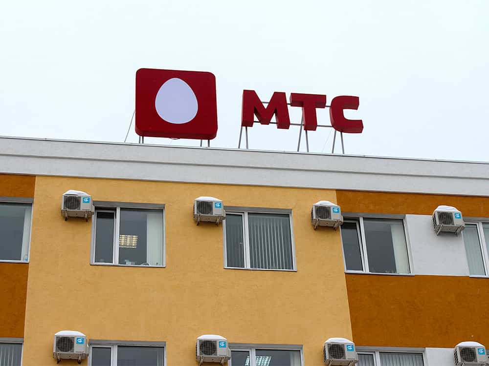 Световой короб для салона связи красные буквы