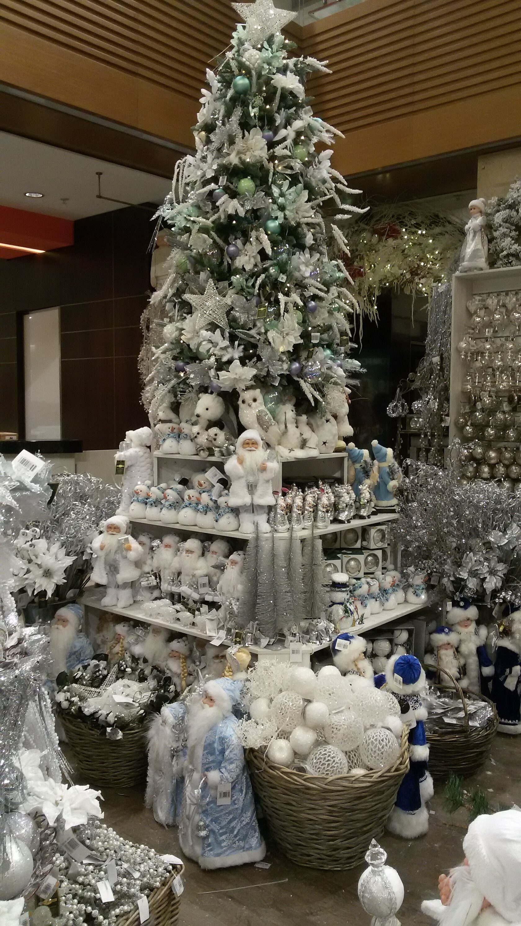 новогоднее оформление магазина фото