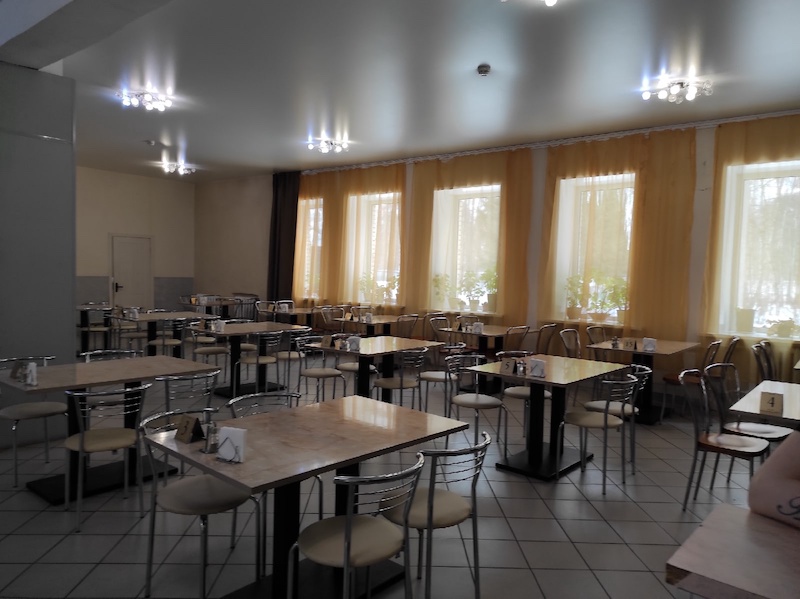 Обеденный зал столовой санатория-профилактория 