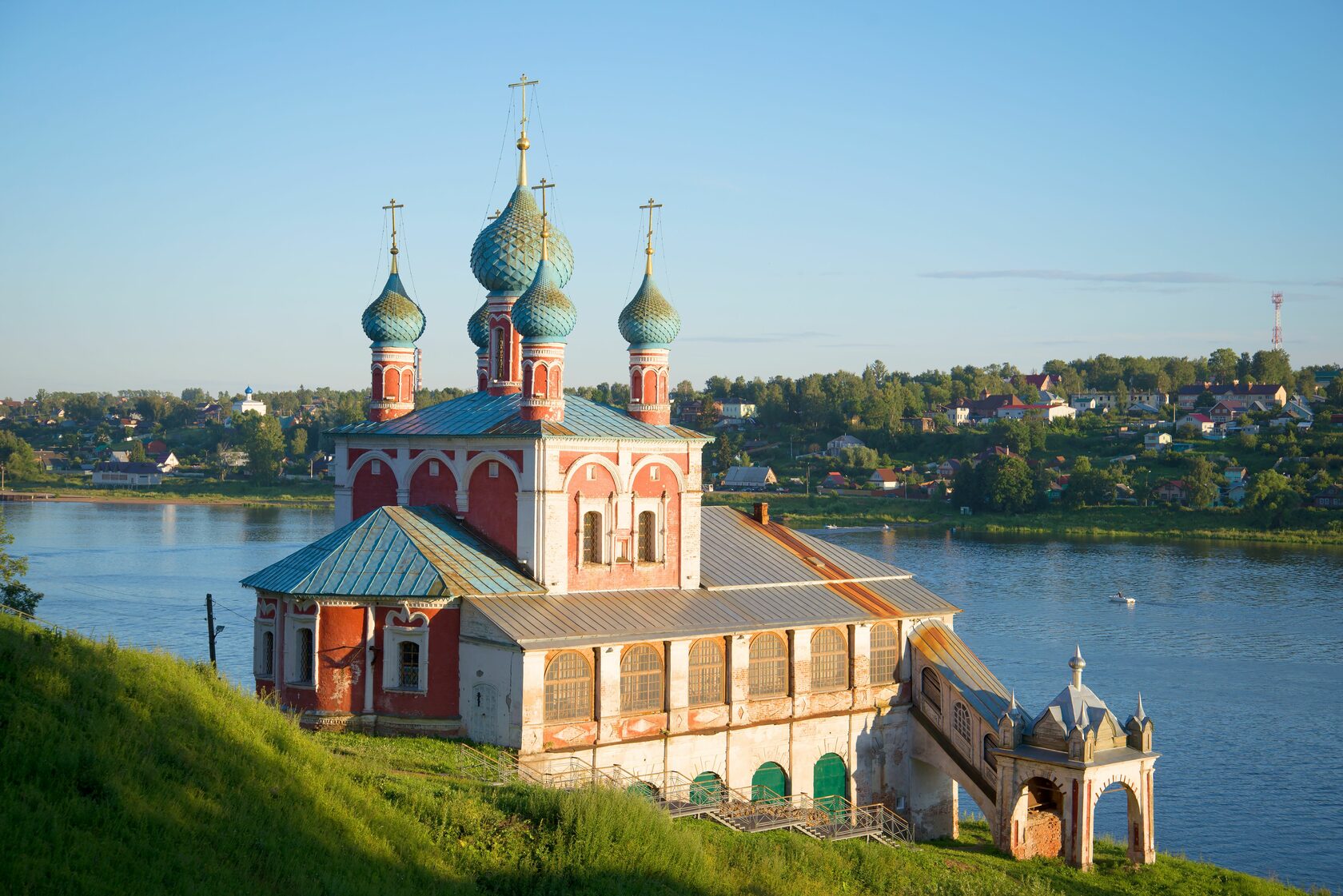 Спасская Церковь в Тутаеве. Тутаев экскурсии.