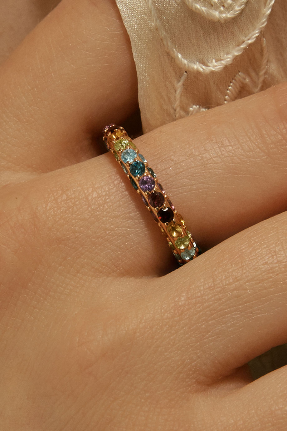 Радужное кольцо-пончик в позолоте