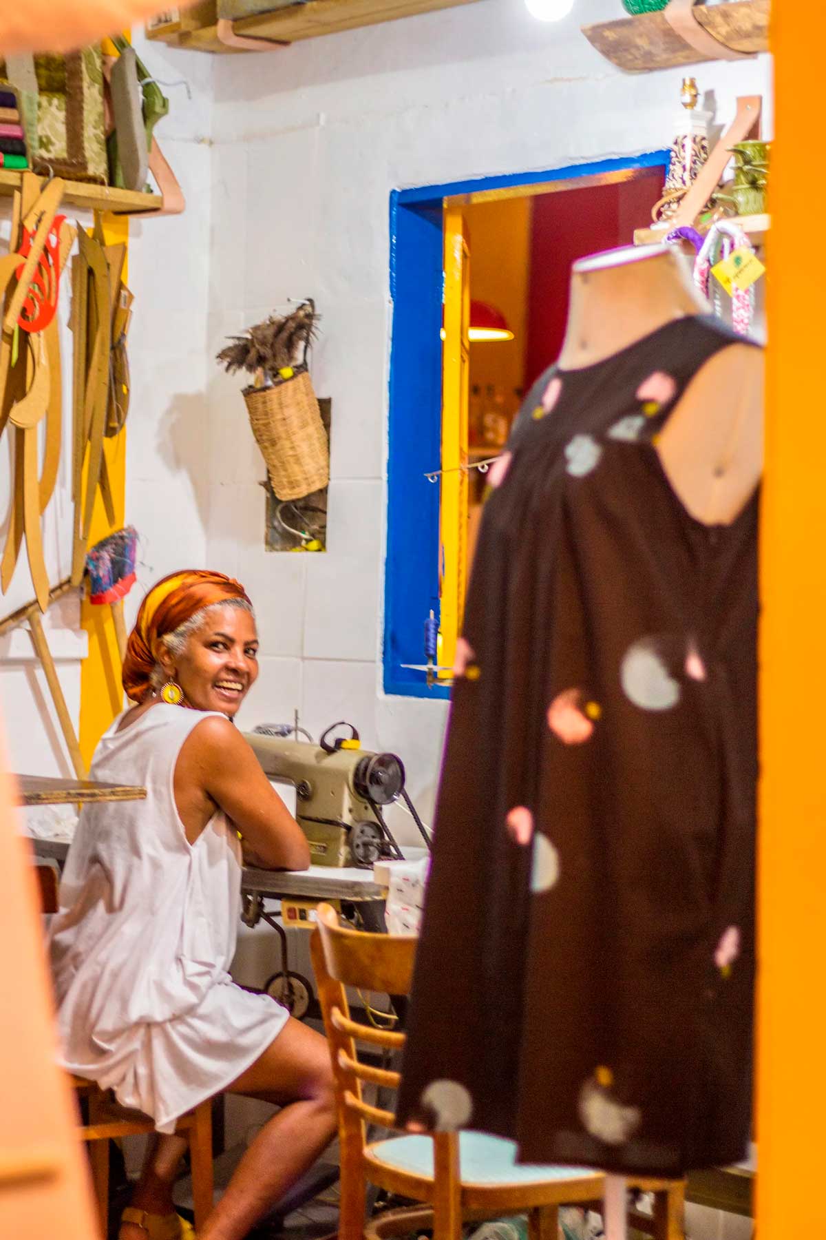 На фото: магазин текстиля и одежды Lena Santana в Парати (Бразилия)
