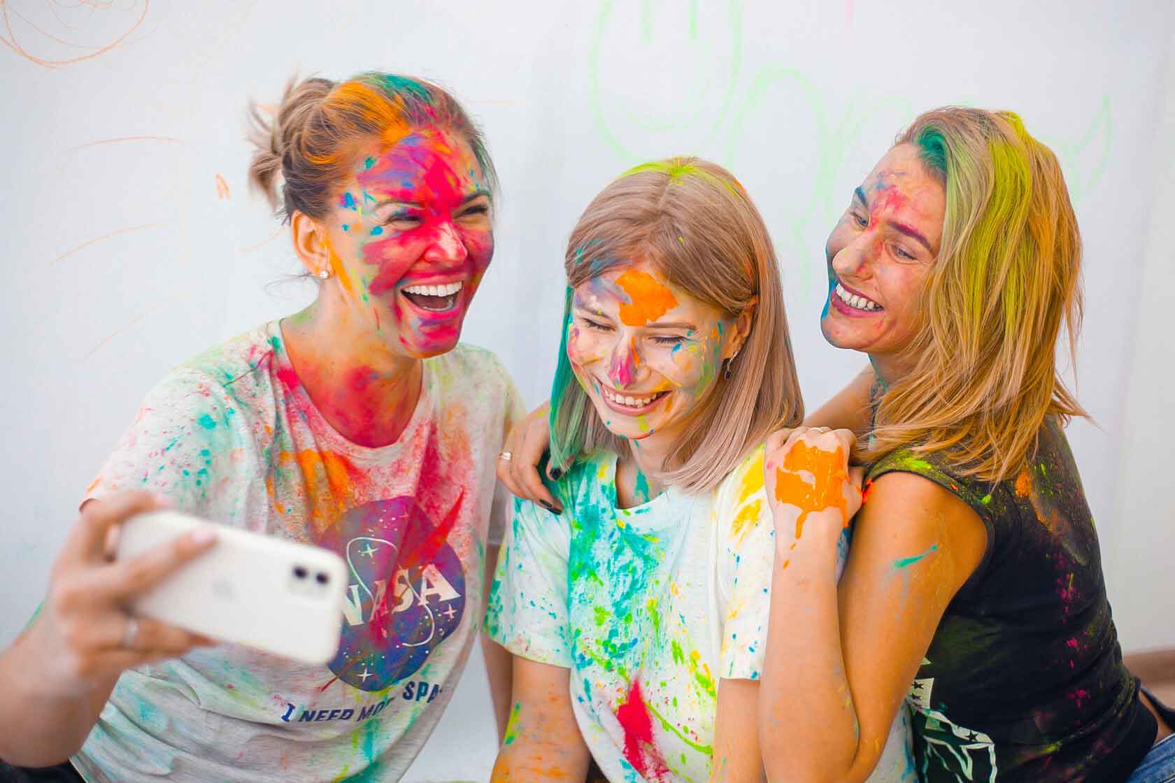 Праздник с красками