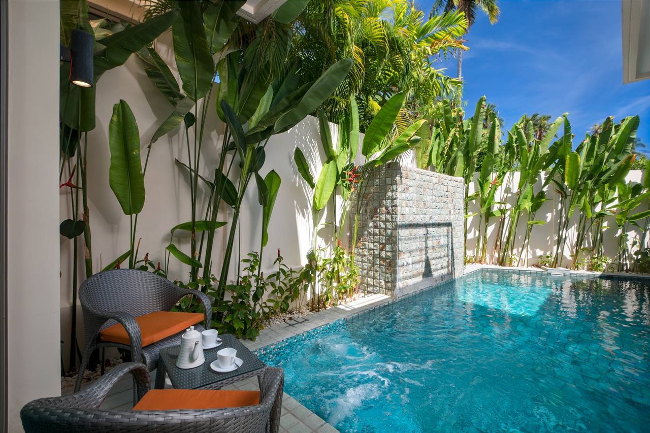 Планируете переехать на Пхукет или провести здесь отпуск? Аренда недвижимости — это первый шаг к комфортной жизни на самом популярном острове Таиланда. В этой статье мы расскажем, как найти идеальное жильё, сколько это стоит и какие районы выбрать в завис