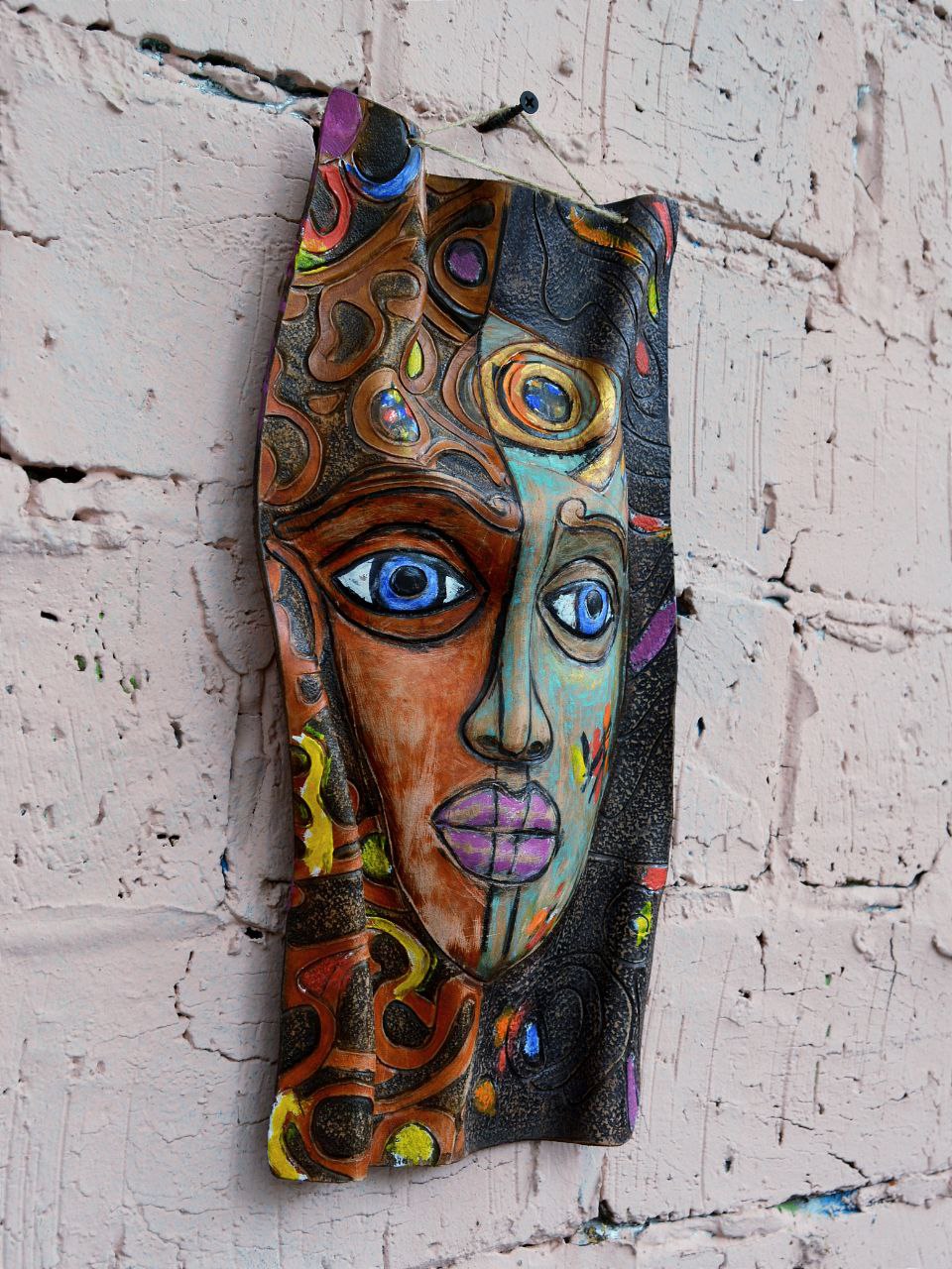 Маска из фактурной кожи настенная А.МузылевЪ &quot;Зов души. Желания счастья в фиолетовых отражениях&quot;