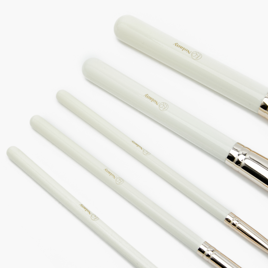 ручки белых кистей