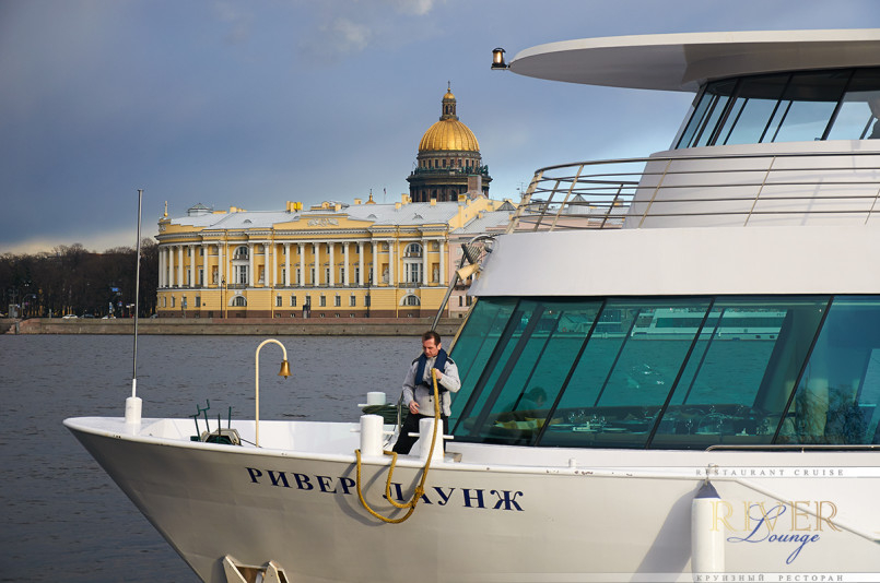 Прогулка на теплоходе ривера. Теплоход River Lounge Москва. Ривер лаунж теплоход. Ривер лаунж прогулка на теплоходе. River Lounge теплоход Санкт-Петербург.