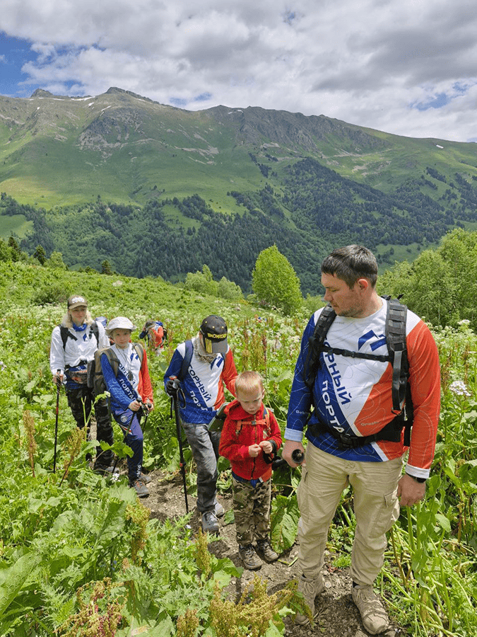 Семейный трекинг в Красной Поляне с гидами Горного портала