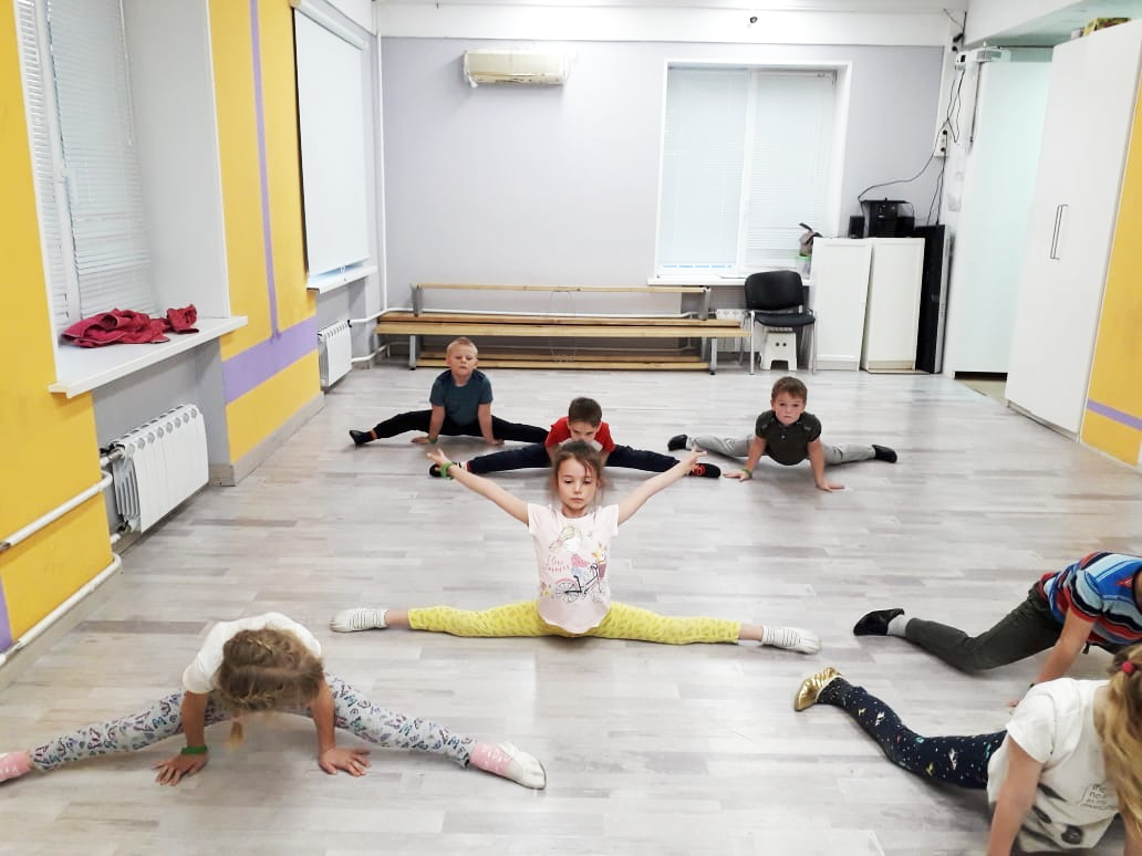 Танцы бабушкинская. Детская студия танца. Танцевальная школа для детей. Танцевальная студия для детей. Студия современного танца для детей.
