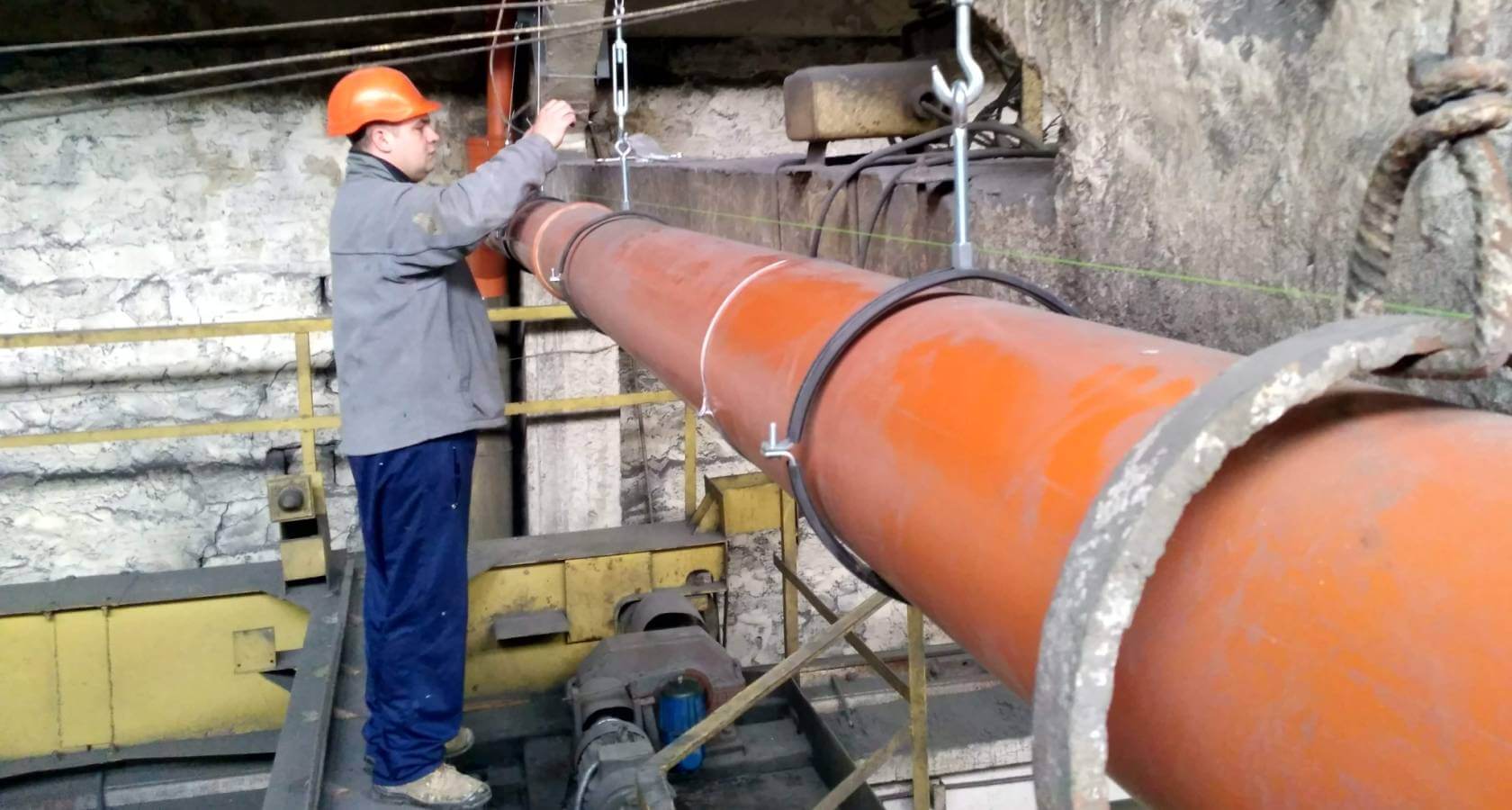 Монтаж водостока — заказать установку водосточного желоба/трубы/системы ...