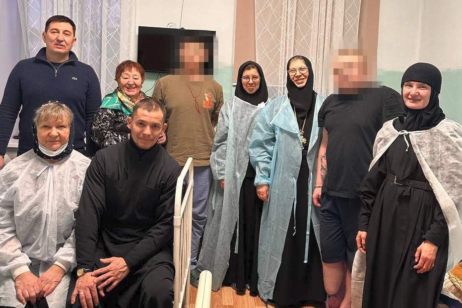 Духовная поддержка от Сретенской обители в госпитале: визит во дни Святок