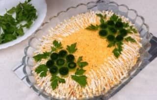 Приготовление салата «Мимоза» с рыбными консервами: шаг 12
