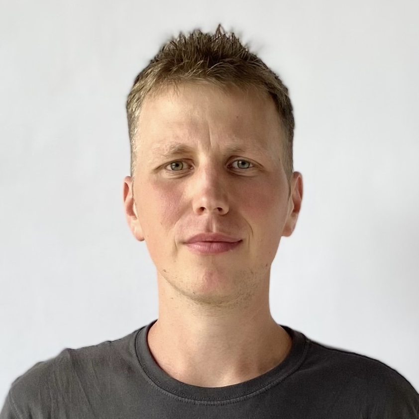 Юрий Иванов