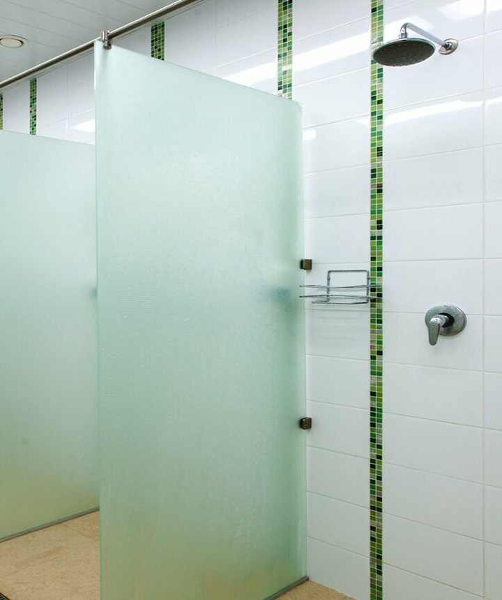 Душевые перегородки в бане фото