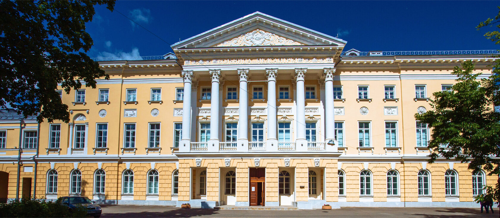 Парадный фасад усадьбы Яузской больницы