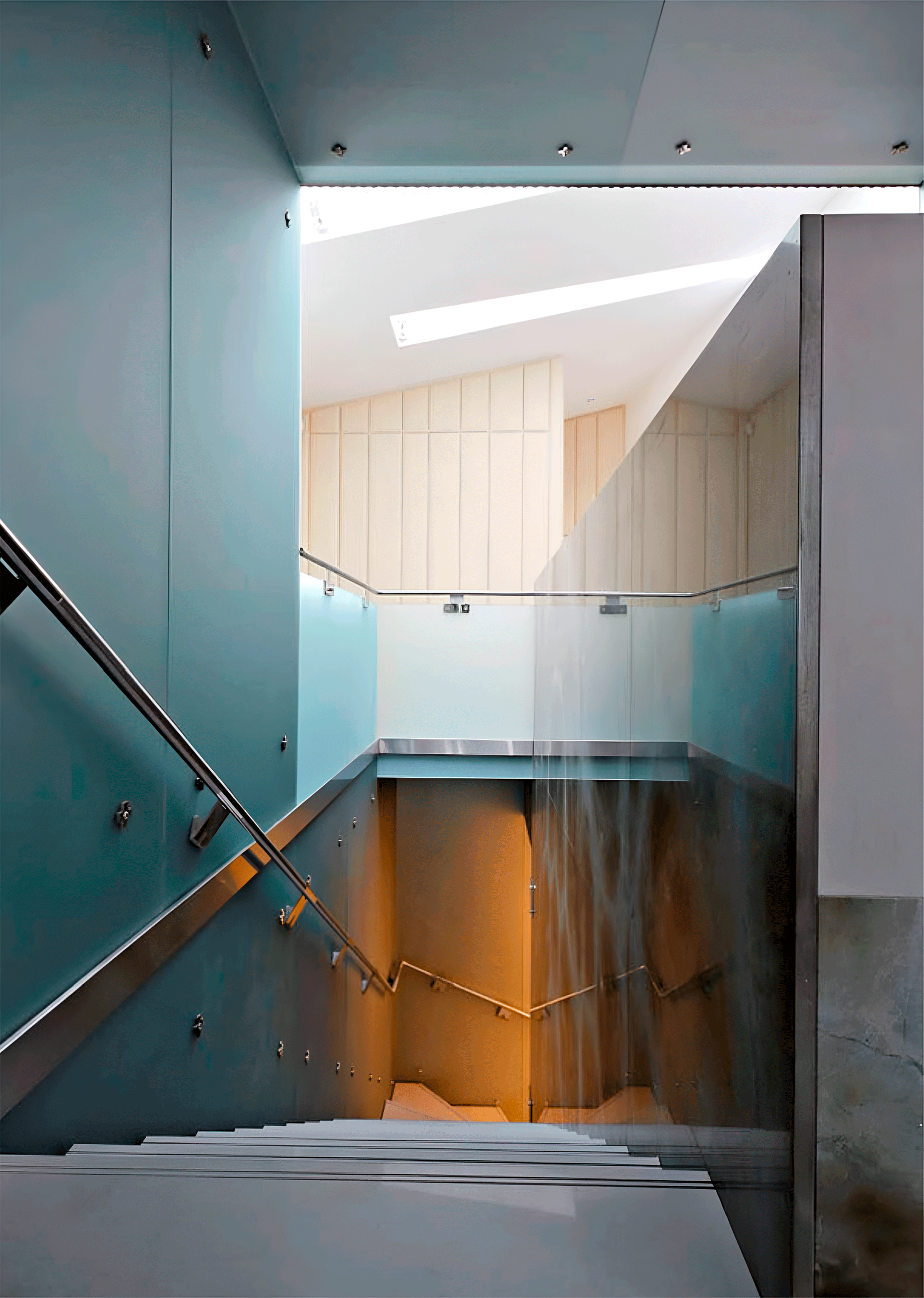 Reconstruction of an Apartment House in Kislovsky Lane