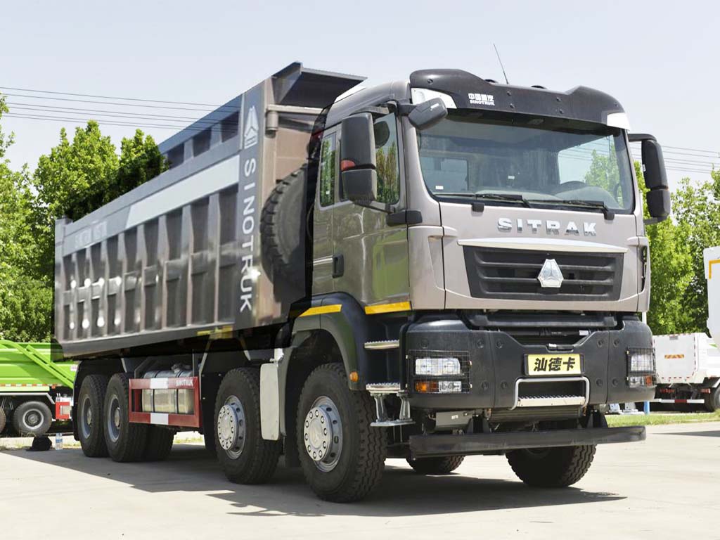 Самосвал SITRAK C7H 8×4 с АКПП кузов 32 куб.м. прямой с надставкой