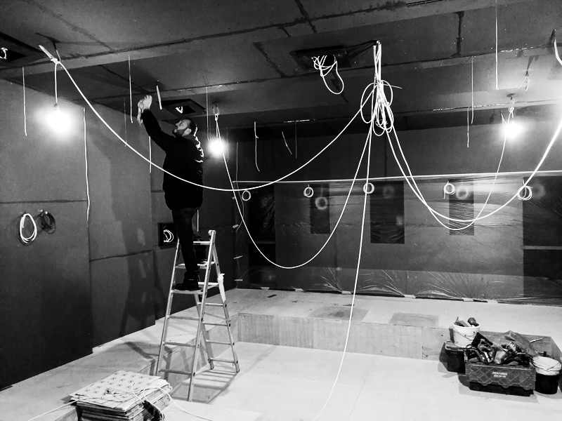 acoustic word, мир акустики, домашний кинотеатр, кино, кинотеатр, фильм, звук, колонки, стойка, строительство, экран, диван, индивидуальный, семейный кинотеатр, попкорн, отдых, заказ мебели, инсталляция, обучение, LP проигрыватели, система умный дом, кабель на заказ, мебель на заказ, Трейд-Ин, рабочий процесс