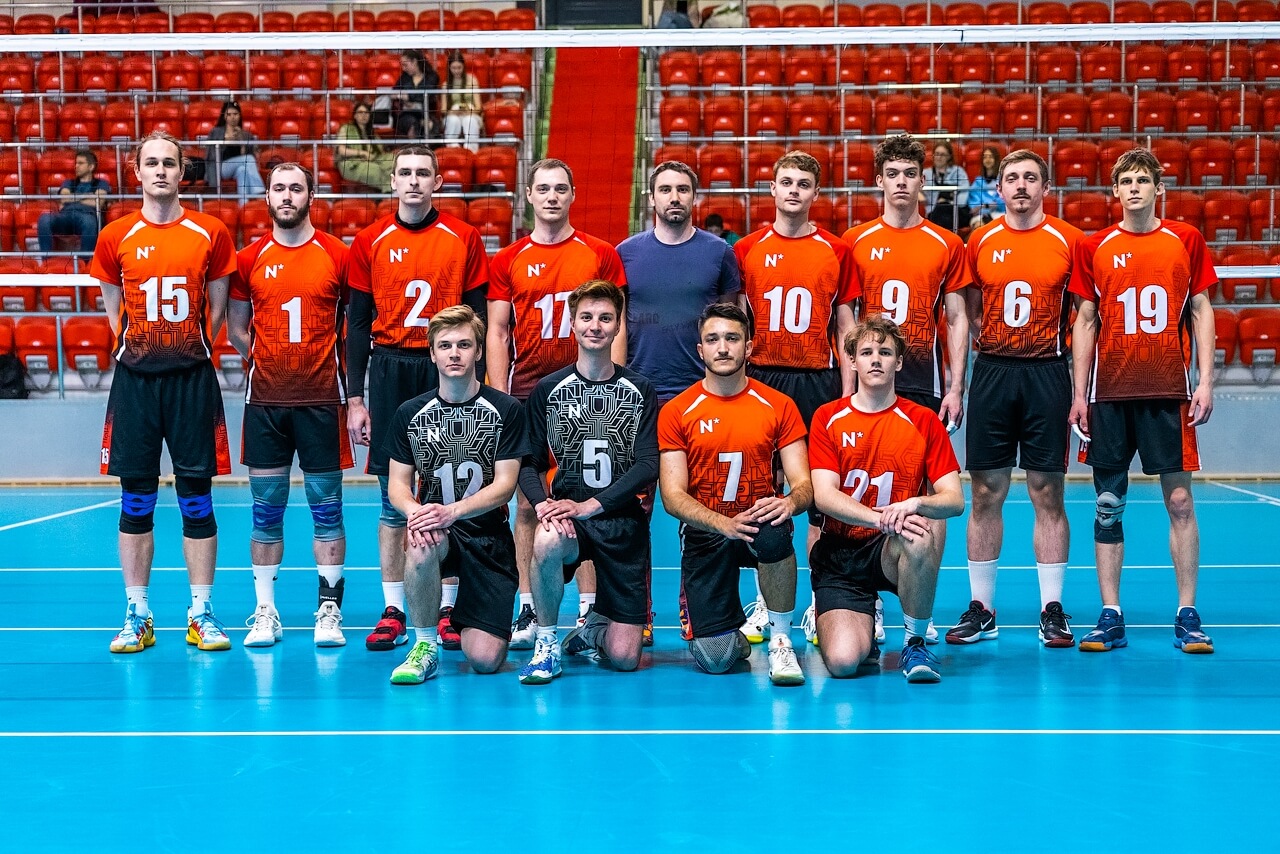 Чемпионат НСО, команда волейболистов и тренер