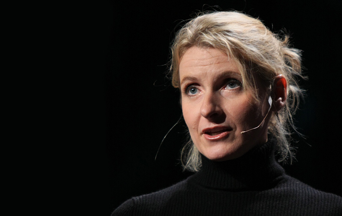 Элизабет Гилберт читает лекцию на конференции TED