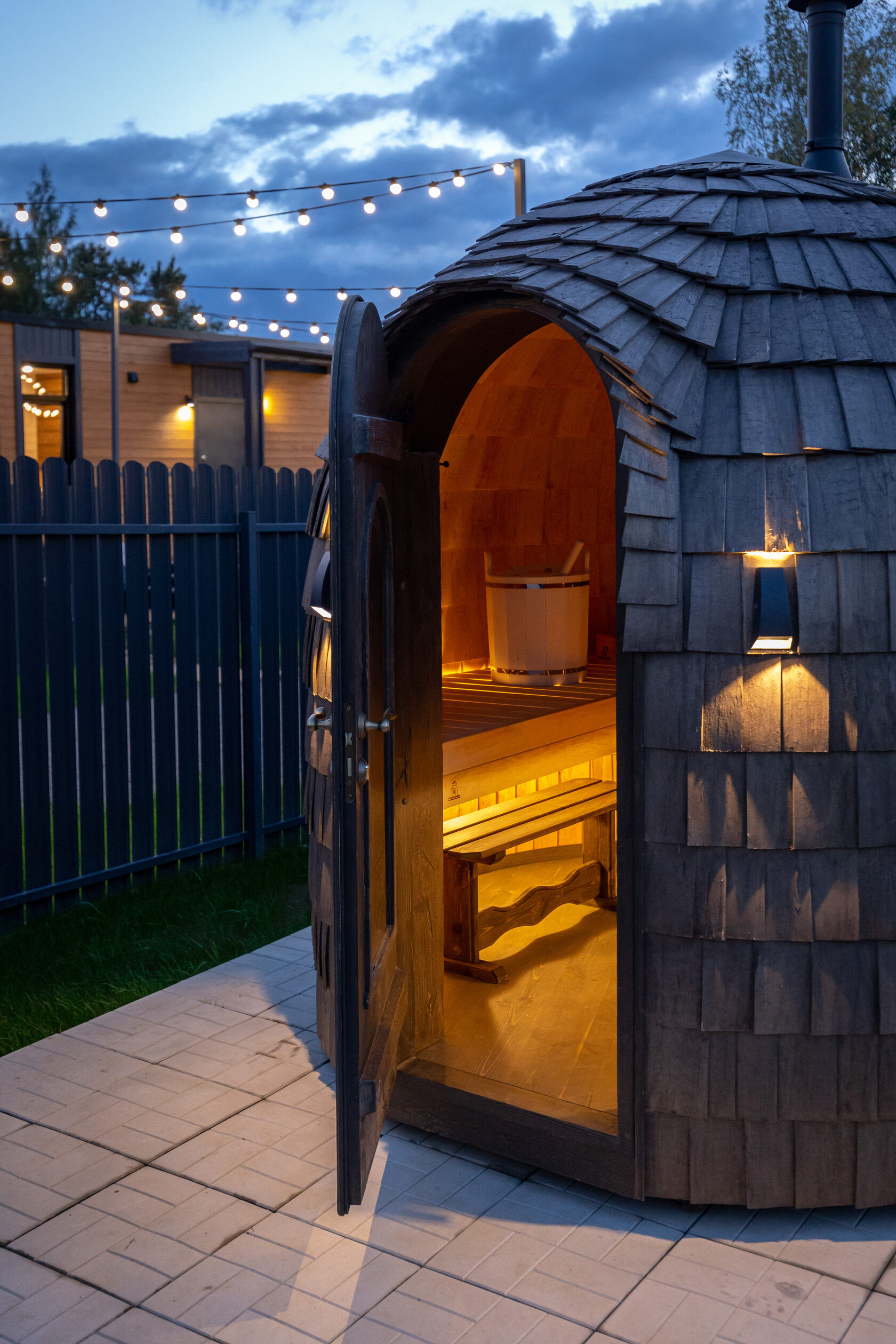 Баня с подсветкой 