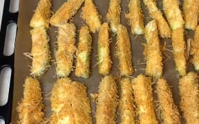 Приготовление наггетсов из кабачков в духовке брусочками: шаг 11