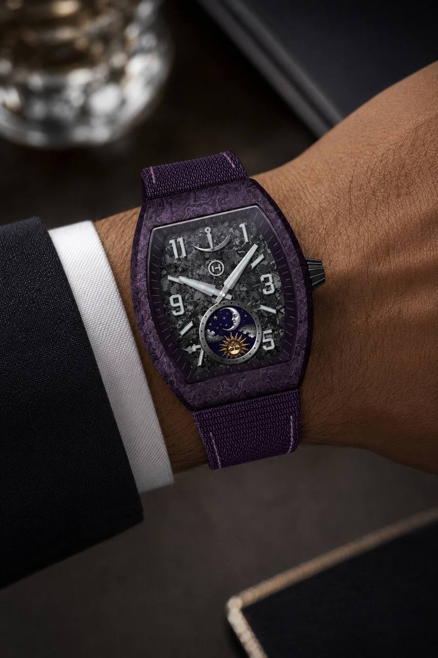 Часы House of Time Model One на запястье: карбоновый корпус, циферблат из кристаллического титана и диск «День/Ночь»
