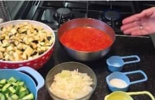 Приготовление салата из баклажанов с помидорами и болгарским перцем: шаг 2