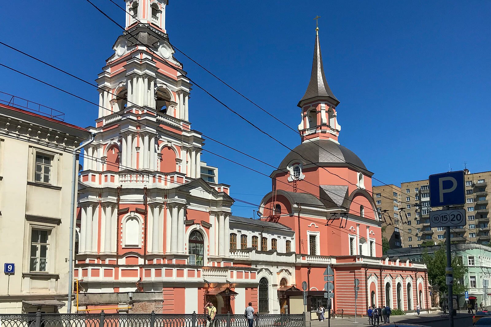 Интерьерам церкви Апостолов Петра и Павла на Новой Басманной улице вернут  исторический облик