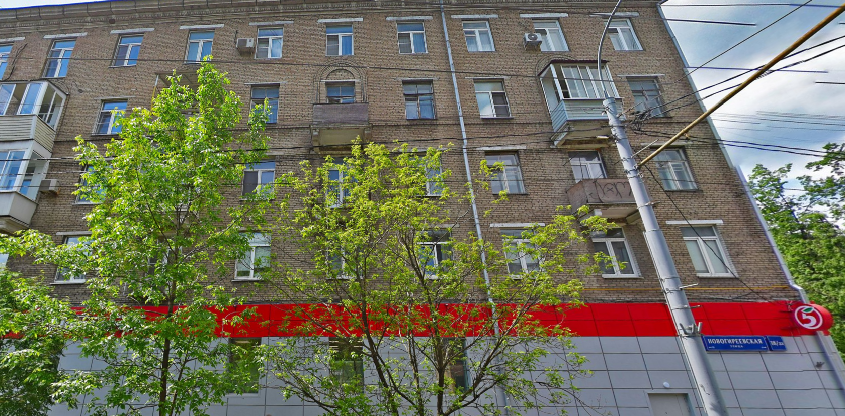Фасад здания по адресу ул. Новогиреевская, д. 18/31