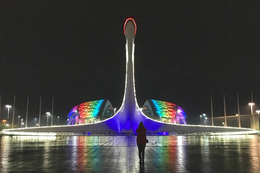 Шоу фонтанов в Олимпийском парке сопровождается песнями Муслима Магомаева и Queen, а еще лезгинкой