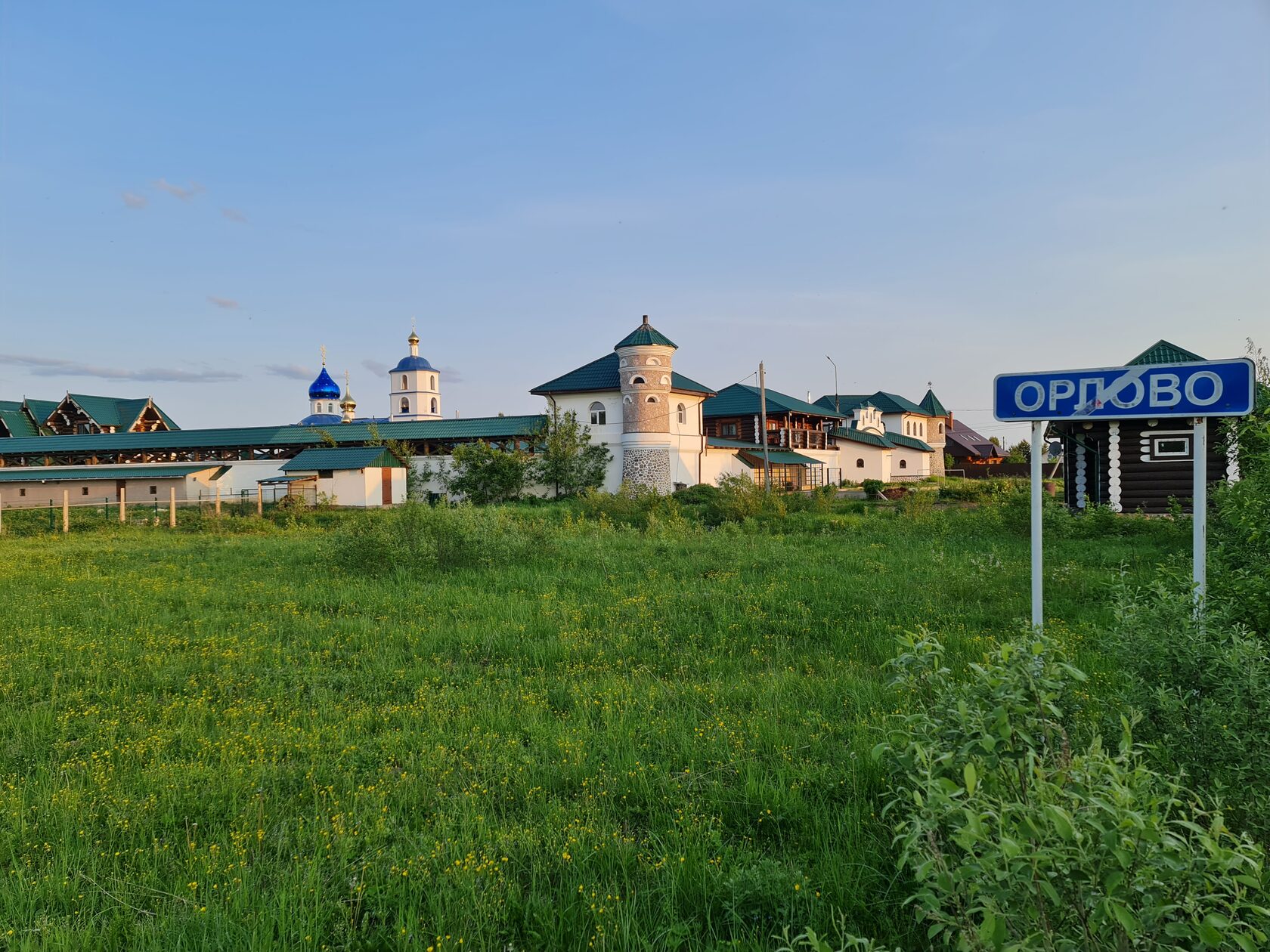 База отдыха Селигерская крепость | Дома в аренду на берегу озера