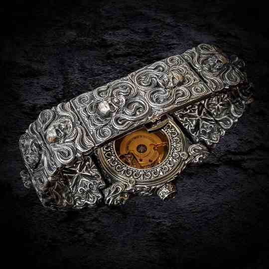 серебряные часы, эксклюзивные часы, дорогие часы из серебра.