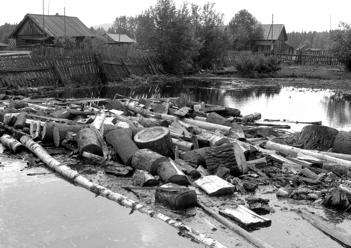 1 июня 1993. Наводнение в Серове 1993. Прорыв плотины Киселевского водохранилища. Прорыв плотины 1993. Прорыв плотины в Серове в 1993.