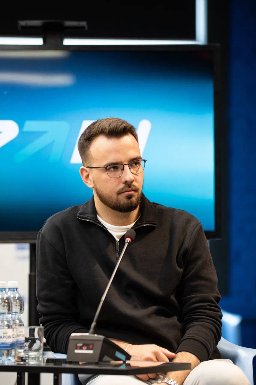 Медиаменеджер с опытом развития коммуникаций в профессиональном спорте и работы в телевизионных медиа. Специализируюсь на построении медиапроцессов, управлении командами, разработке контент-стратегий, развитии цифровых площадок и организации полного медиасопровождения спортивных проектов.    Руководил медиа-направлением баскетбольного клуба «Пари НН» и Федерации баскетбола Нижегородской области: управлял командой специалистов, развивал социальные сети, реализовывал партнерские интеграции, взаимодействовал со СМИ и обеспечивал информационное сопровождение спортивных мероприятий.