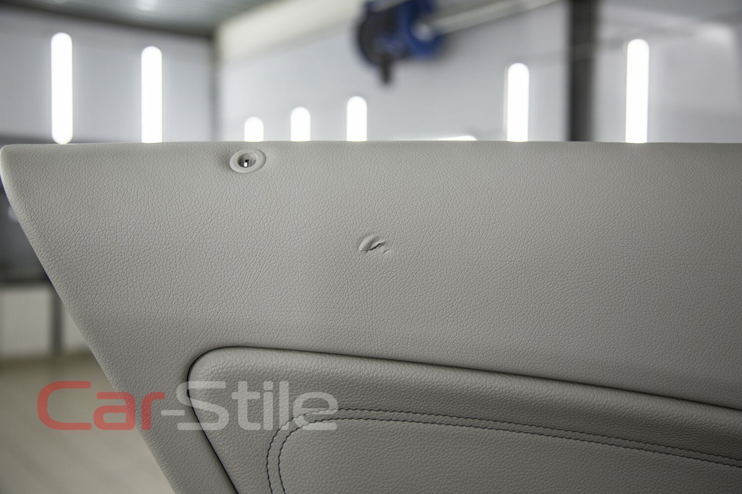 Ремонт обивки двери на автомобиле Mercedes | Ремонт кожи салона автомобиля