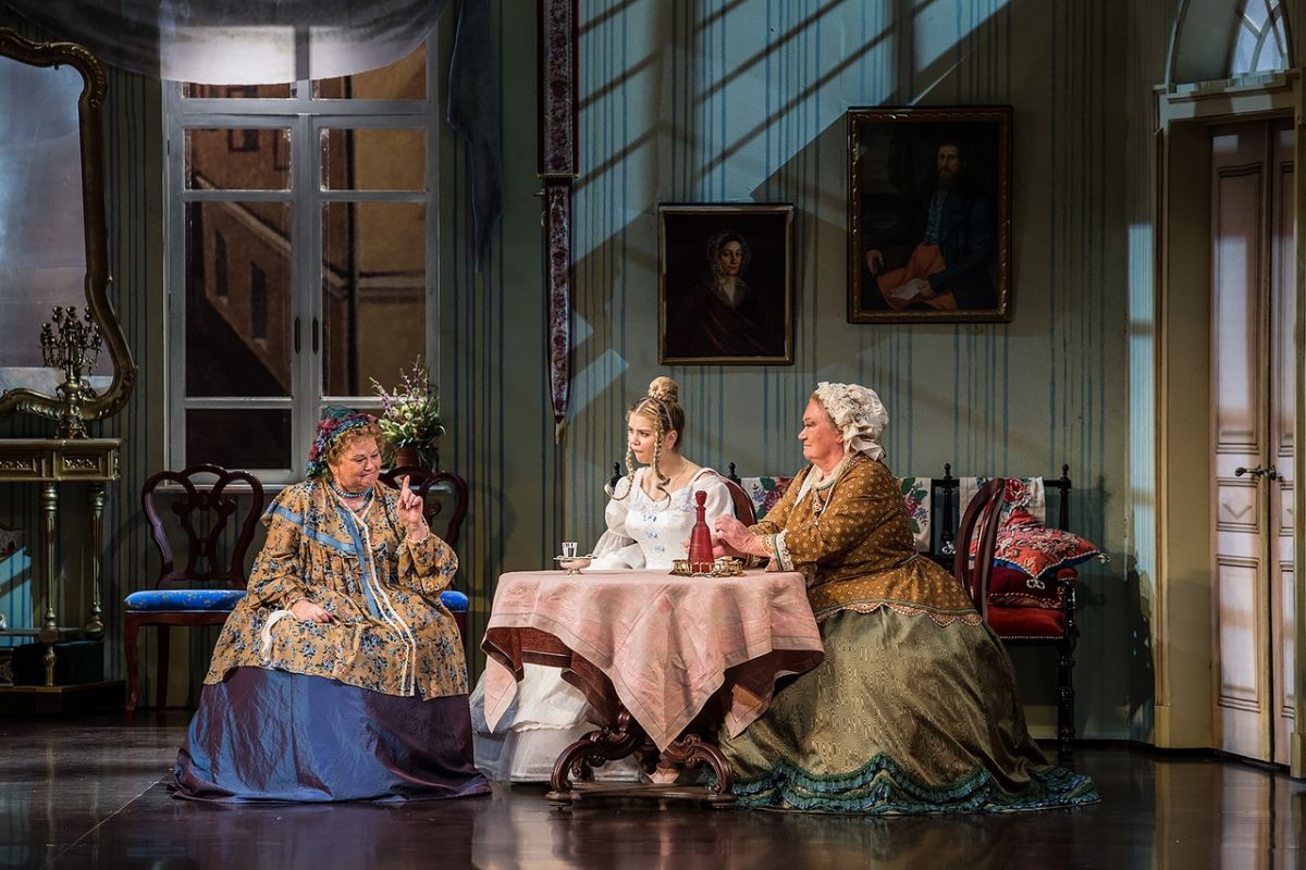 Поздравляем с началом театрального сезона