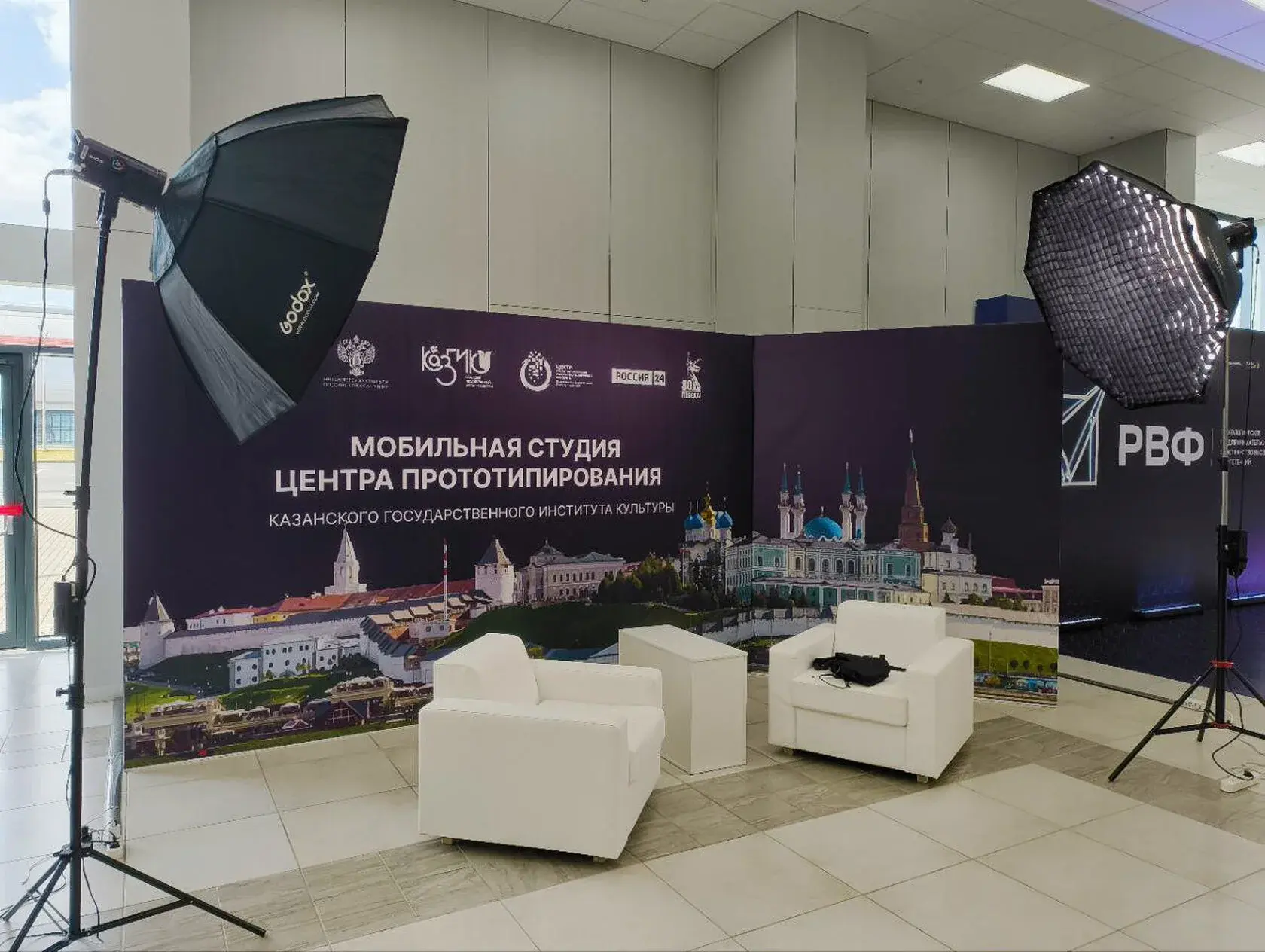 Брендированная фотозона для выставки