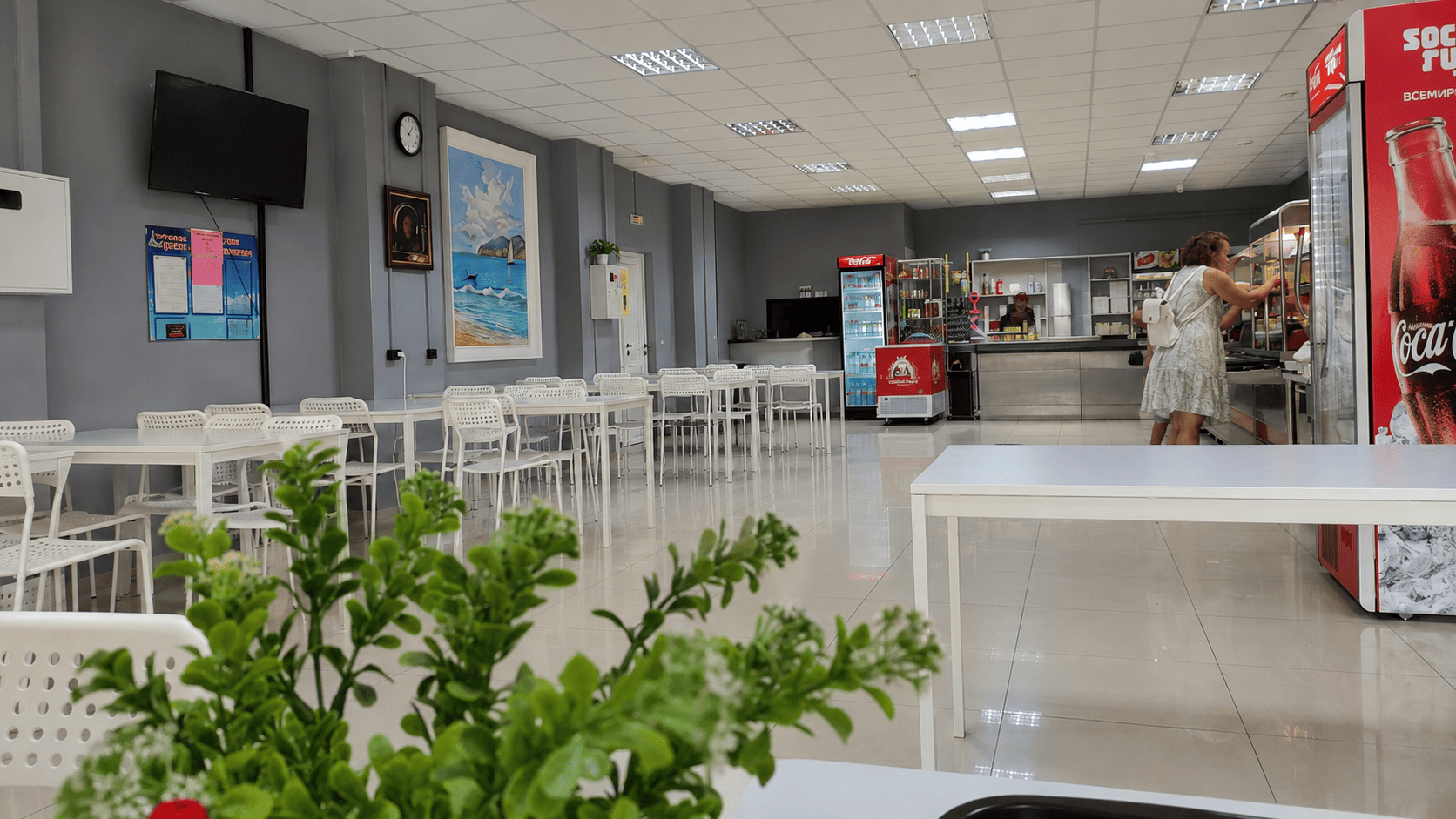 Интерьер столовой на переулке Советов в станице Должанской