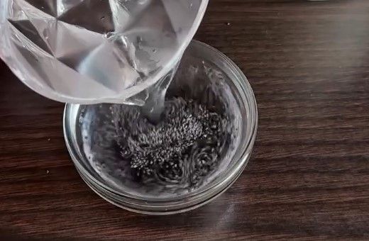 Приготовление блинов с маком на молоке: шаг 1