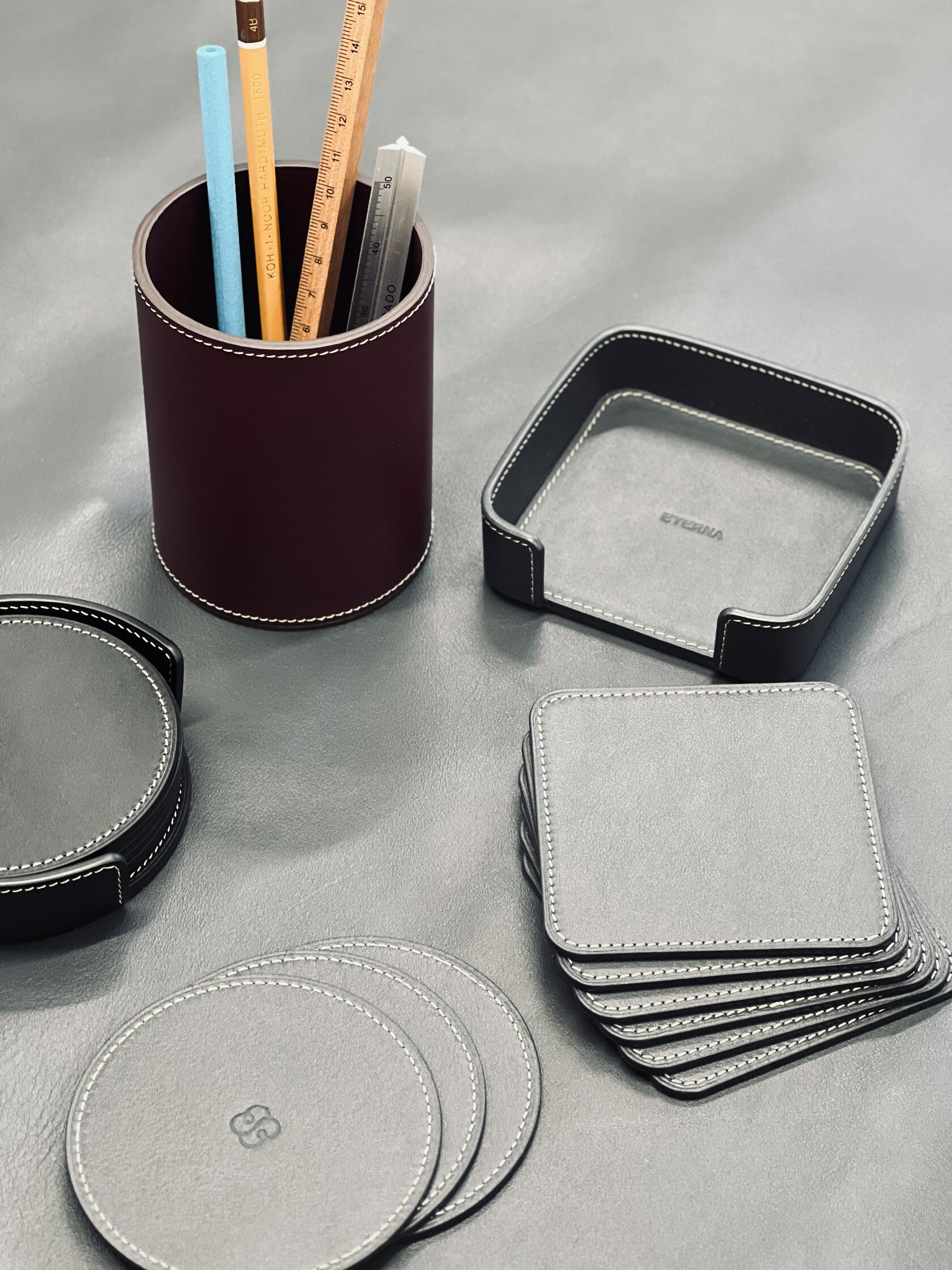 Корпоративные подарки и аксессуары из натуральной кожи на заказ Москва